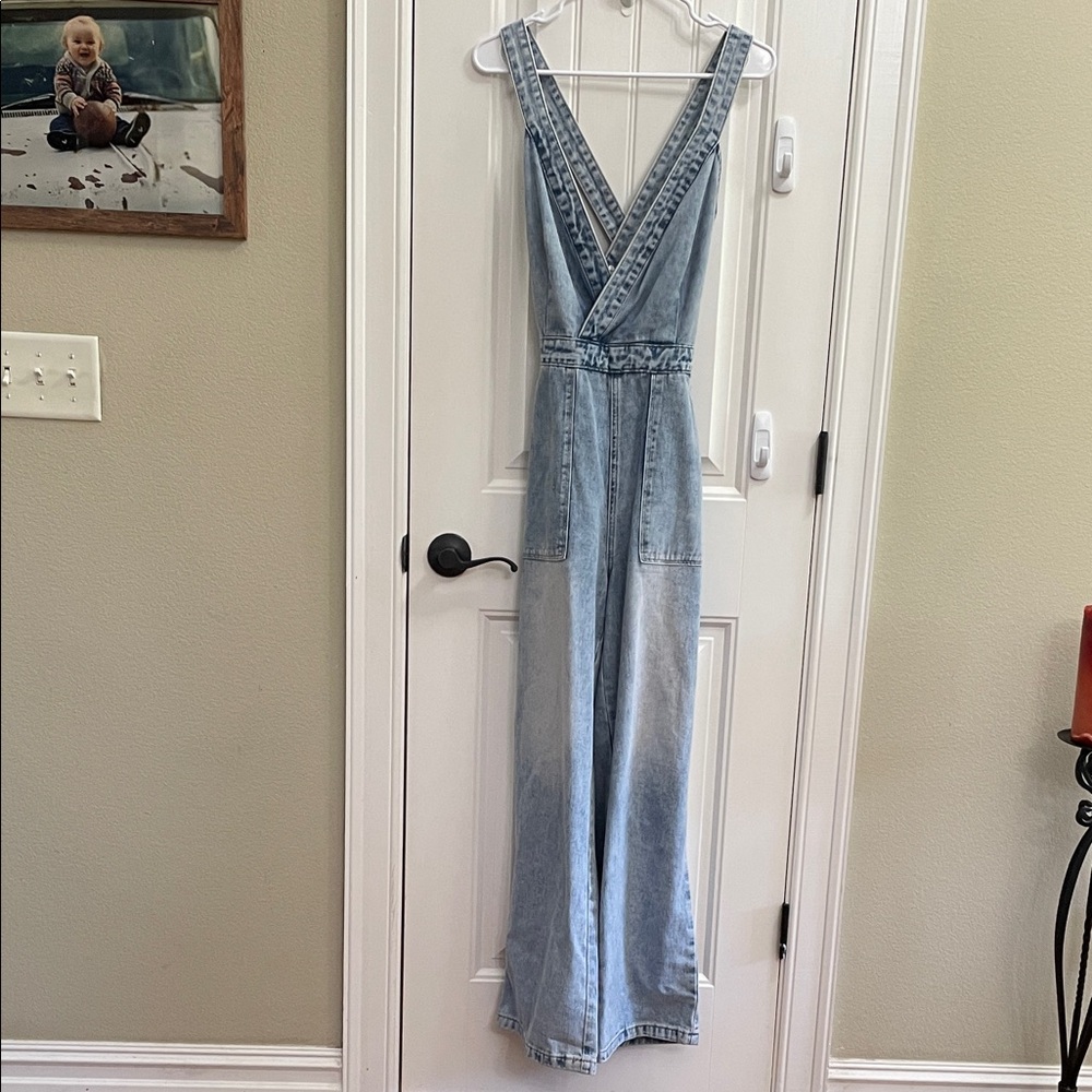 SINCERELY JULES Light Wash Denim Overalls with Criss Cross Back Straps Size M